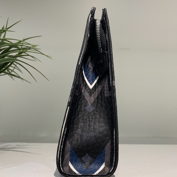 Authentic mcm medium stark pouch in gunta m stripe - Picture 3 of 8